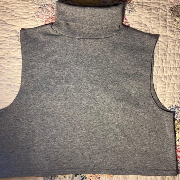 Vintage White Stag Cropped Sleeveless Turtleneck (1980s) - Picture 6 of 7